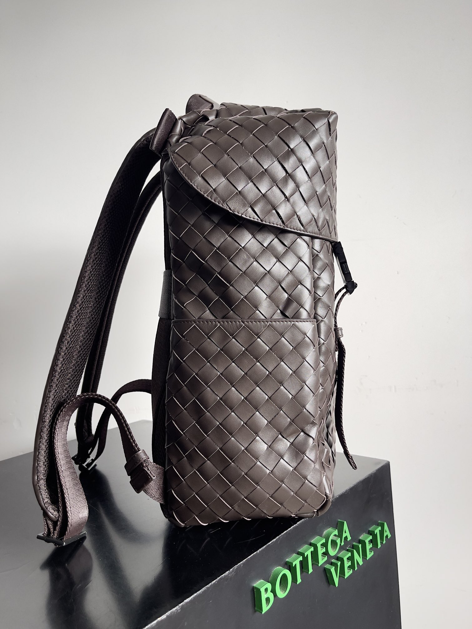 ボッテガ・ヴェネタ「Bottega Veneta」 イントレチャート メンズバックパック