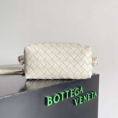 ボッテガ・ヴェネタ「Bottega Veneta」ループ マルチウェアバッグ