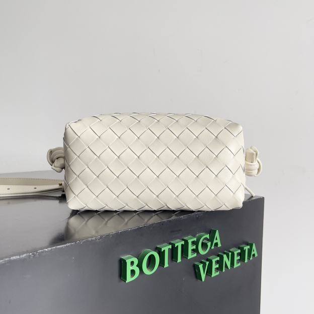 ボッテガ・ヴェネタ「Bottega Veneta」ループ マルチウェアバッグ