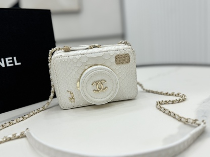 シャネル「Chanel」カメラケース ミニ ショルダーバッグ