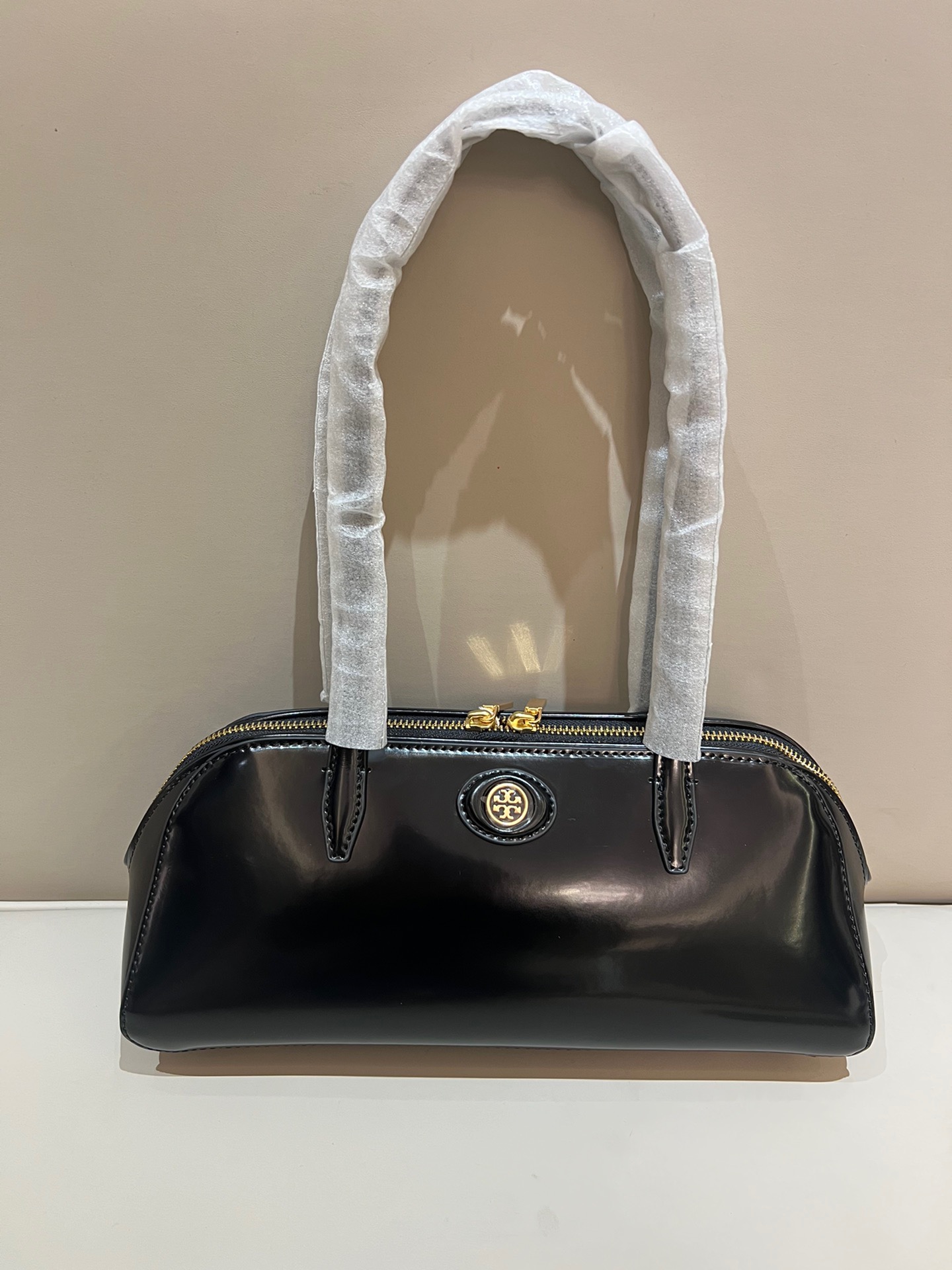 トリー バーチ「Tory Burch」ロビンソン スパッツォラート ウェッジ ラッカーレザー ロングハンドバッグ