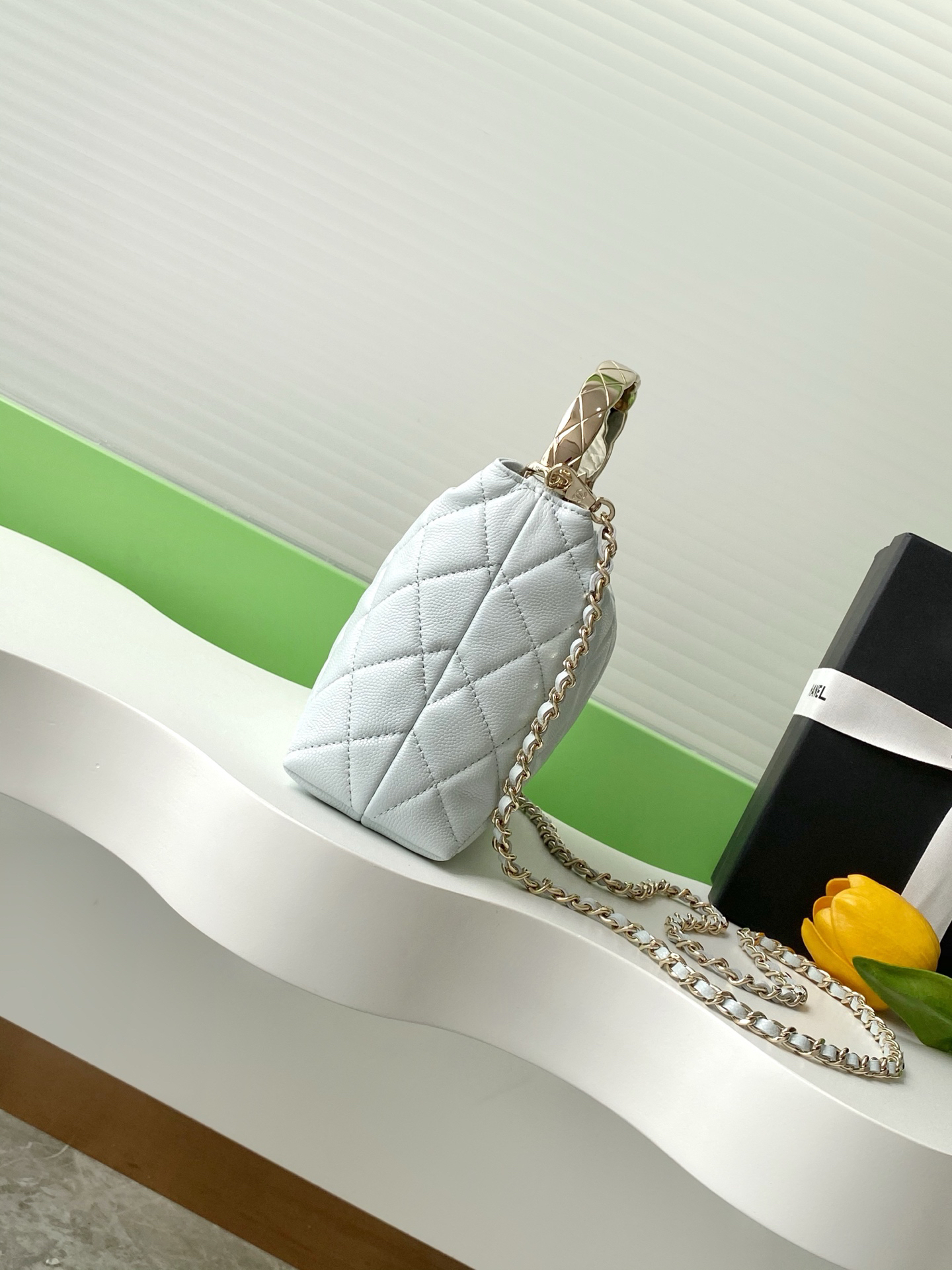 シャネル「Chanel」‌24B ハンドル付きランチボックスバッグ