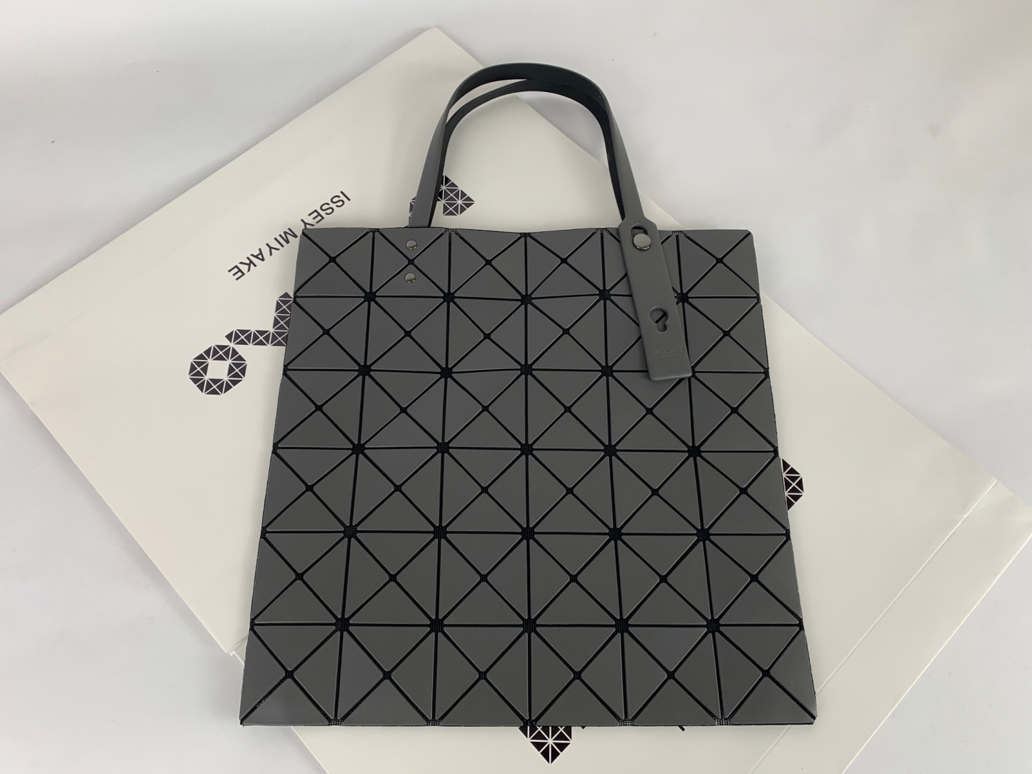 イッセイ・ミヤケ「Issey Miyake」 6ポケットマットトートバッグ