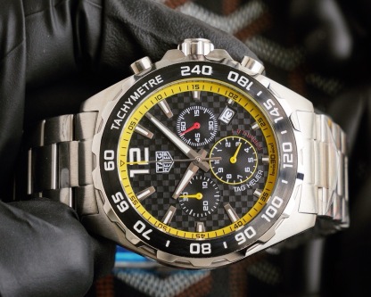 タグ・ホイヤー「TAG Heuer」クォーツクロノグラフ メンズウォッチ40MM