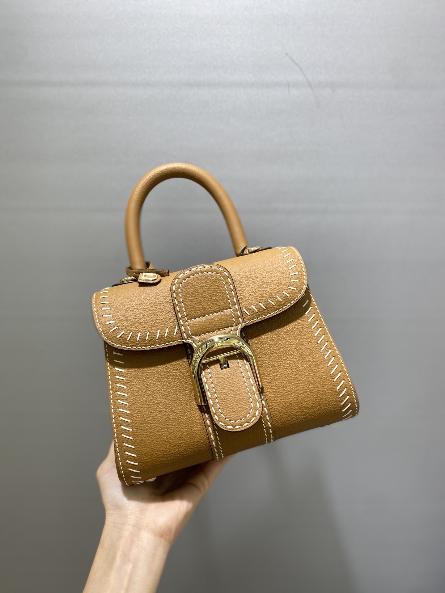 デルヴォー「Delvaux」キャラメル色バッグ