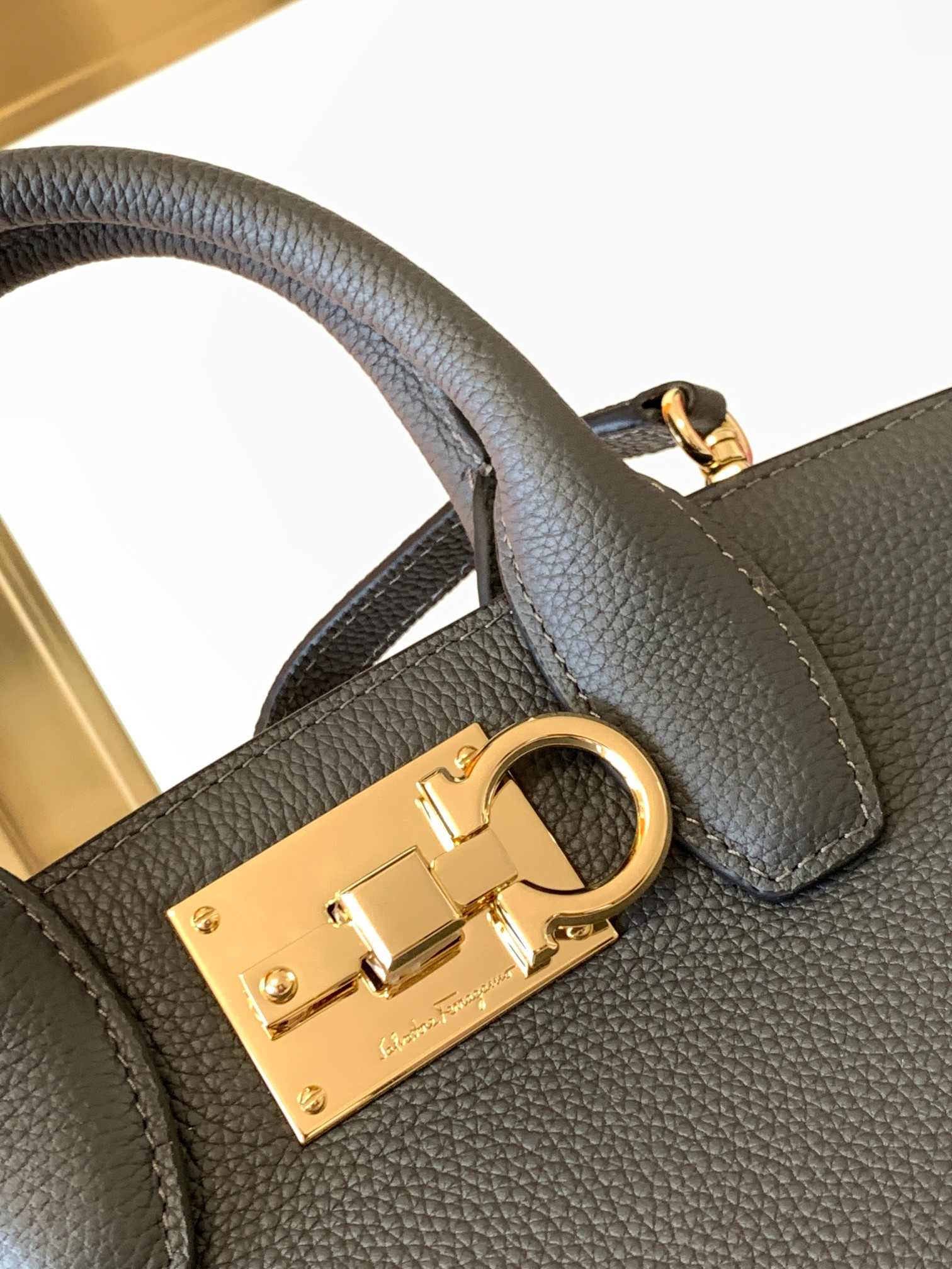 フェラガモ「Ferragamo」ラージトートバッグ