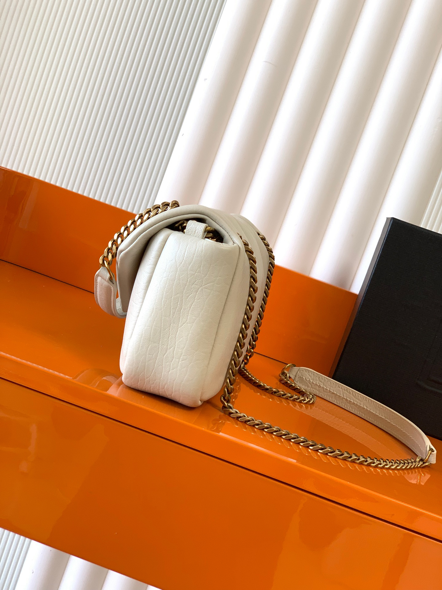 サンローラン「Saint Laurent」カリプソ ミディアム（グレインラムスキン）