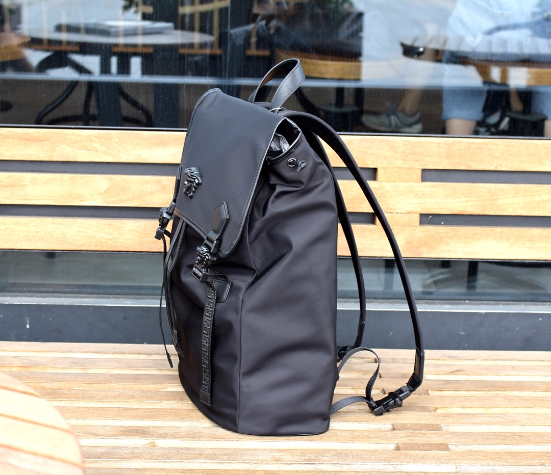 ヴェルサーチ「Versace」メデューサ バックパック