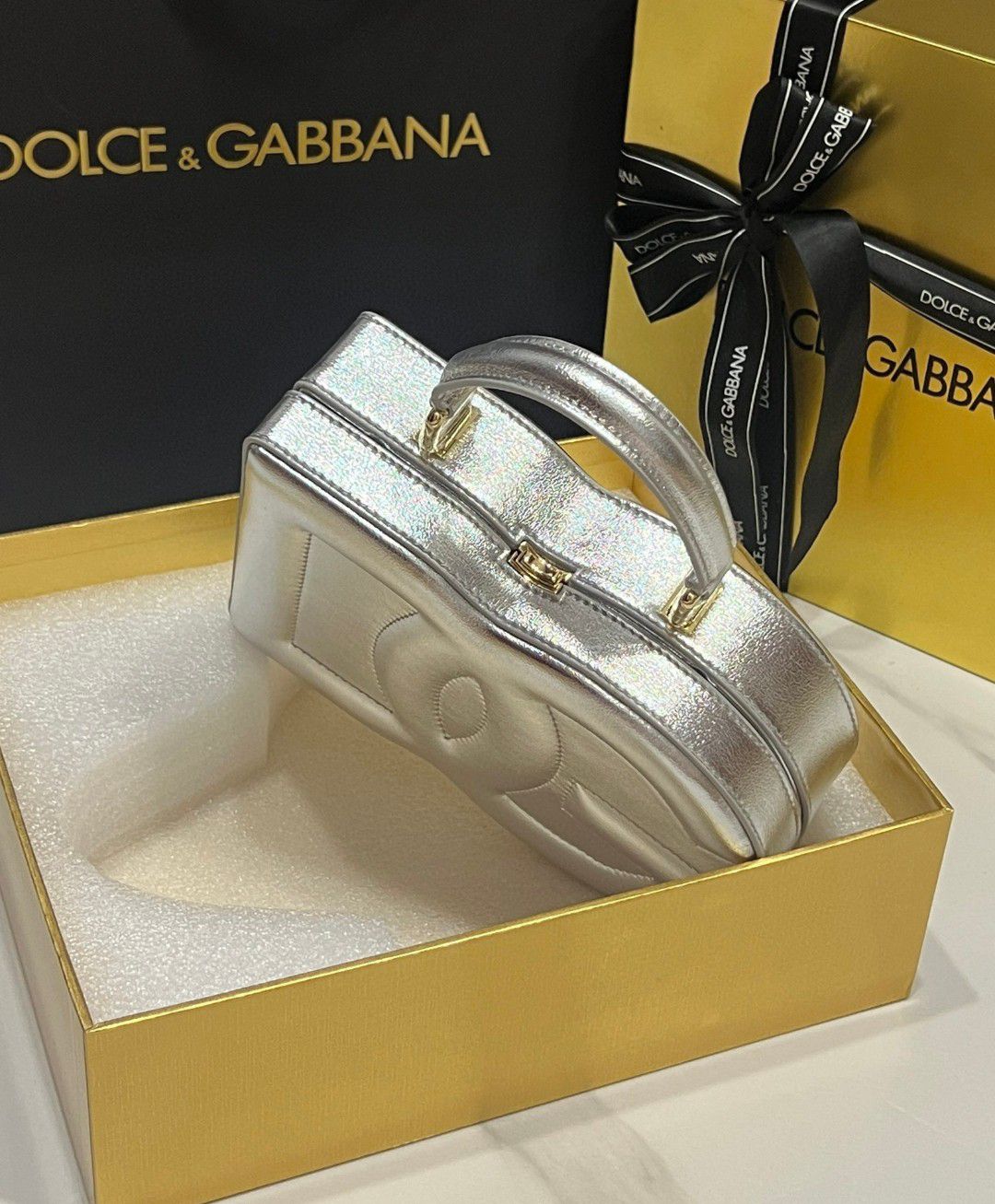 ドルチェ・アンド・ガッバーナ「D&G」 シルバーレザー ボックストップハンドルバッグ