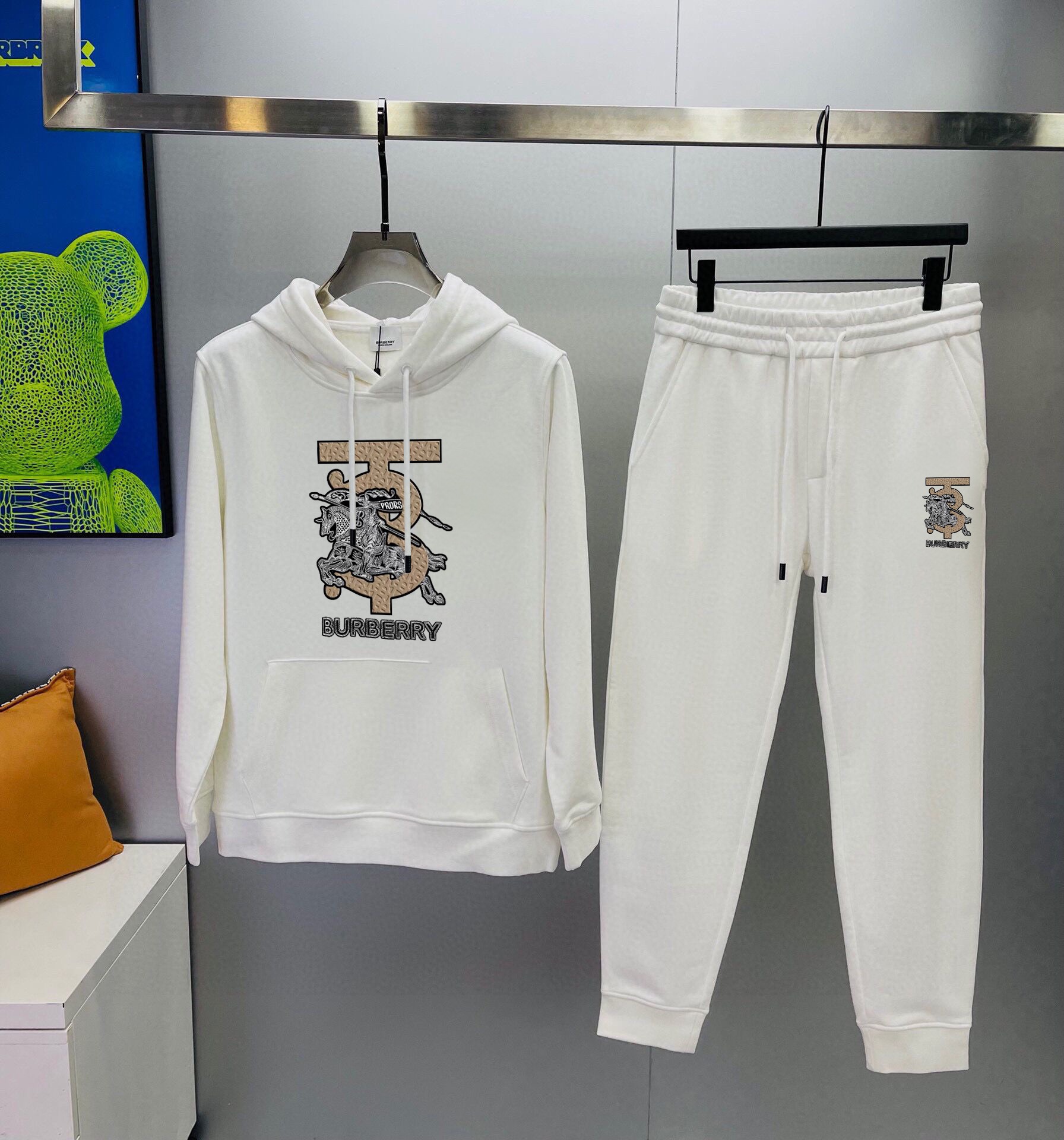 バーバリー「Burberry」2025年新作 爆売れスウェットスーツ