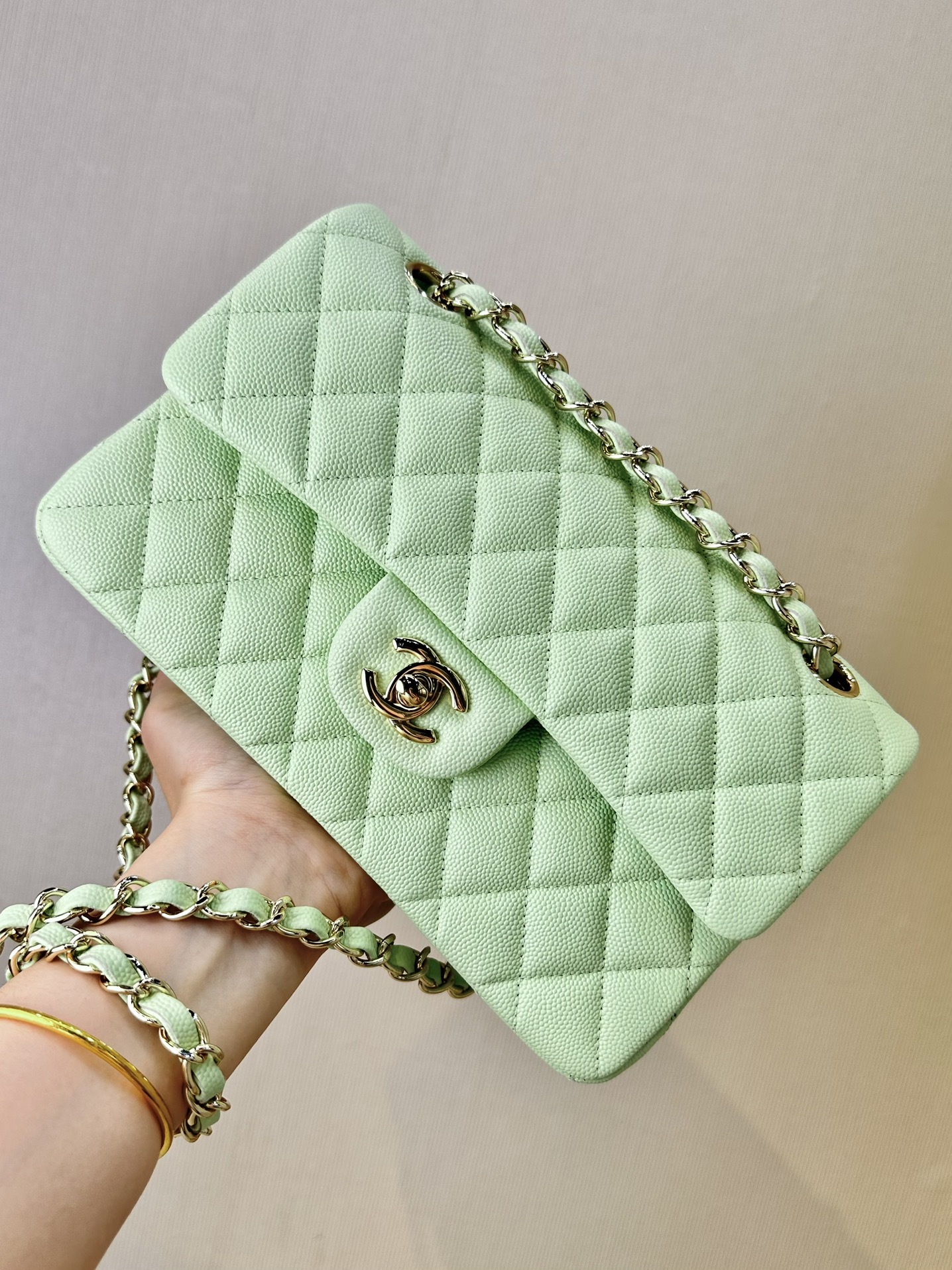 シャネル「Chanel」クラシックフラップ キャビアレザー ショルダーバッグ