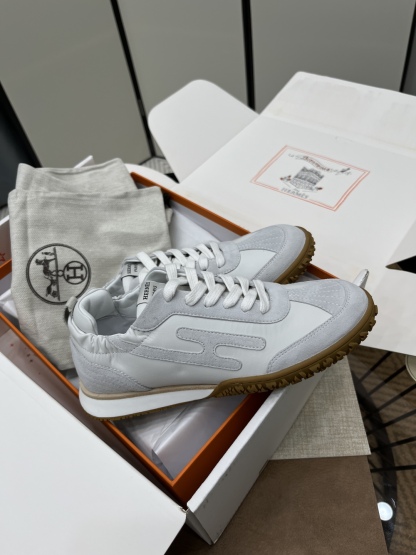 エルメス［Hermès］ミリタリートレーニングシューズ