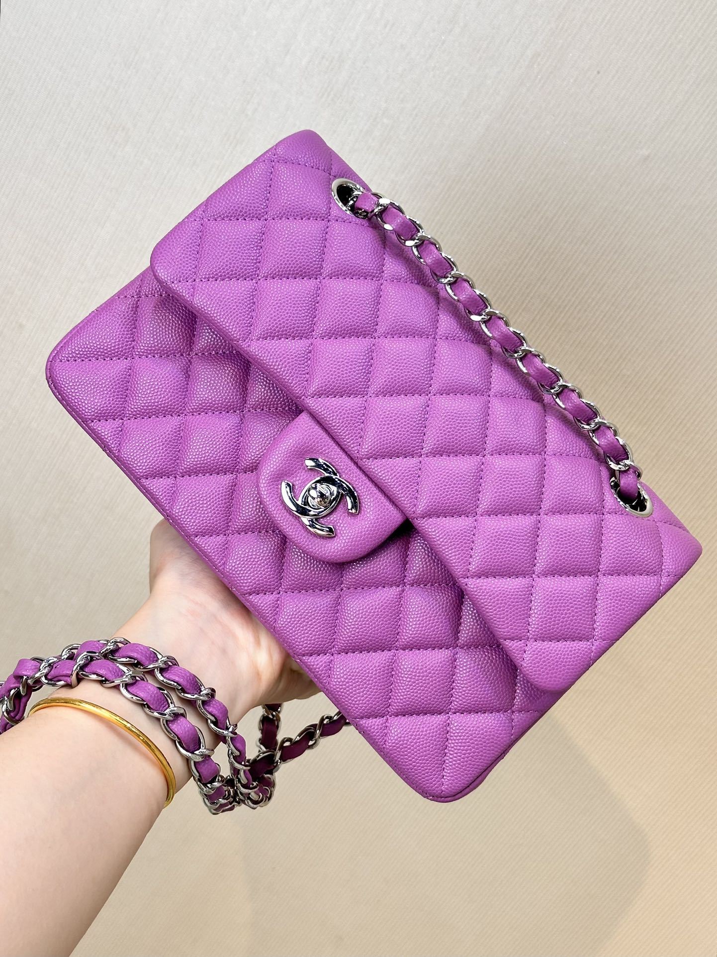 シャネル「Chanel」クラシックフラップ キャビアレザー ショルダーバッグ