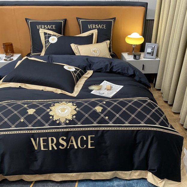 ヴェルサーチ「Versace」プレミアムコットン ゴールド＆シルバー刺繍 4点セット