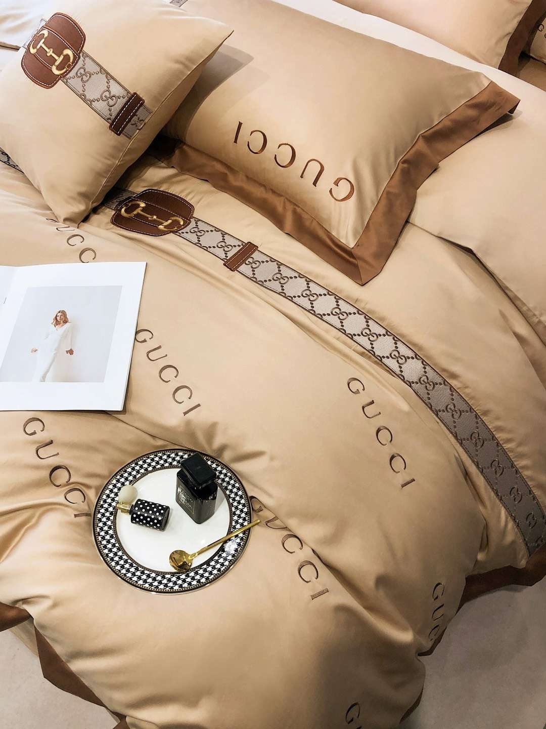 グッチ「Gucci」プレミアムコットン ゴールド＆シルバー刺繍 4点セット