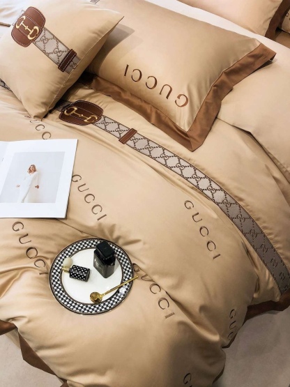 グッチ「Gucci」プレミアムコットン ゴールド＆シルバー刺繍 4点セット