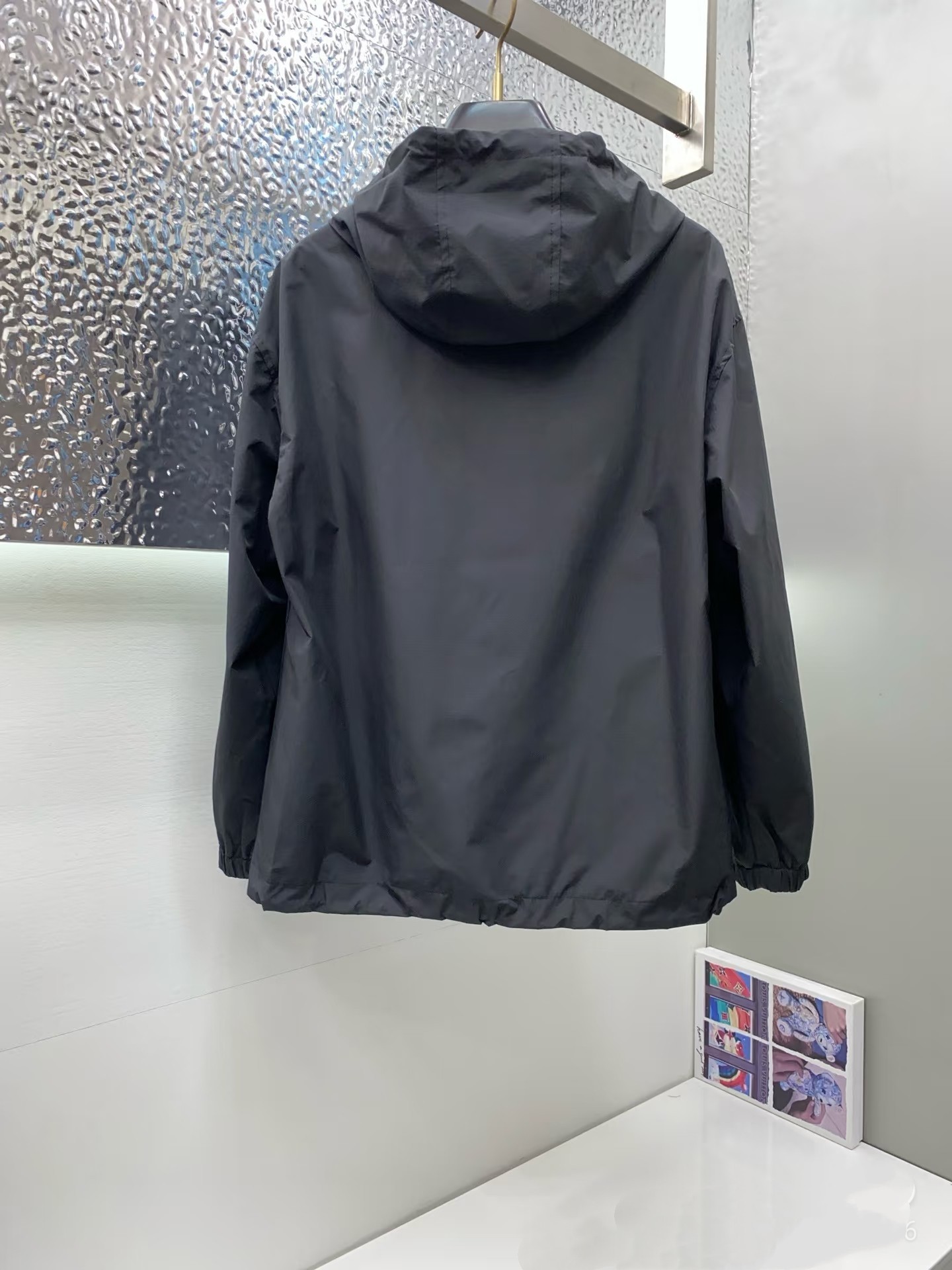 ルイ・ヴィトン「Louis Vuitton」2025SS 新作 刺繍ロゴ フード付きアウトドアジャケット