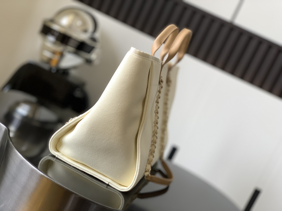 シャネル「Chanel」春夏新作 パールロゴ キャンバス ビーチトートバッグ