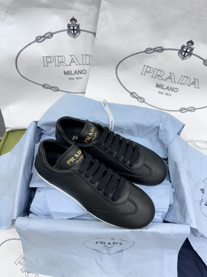 プラダ［Prada］America's Cup レザースニーカー（ユニセックス）