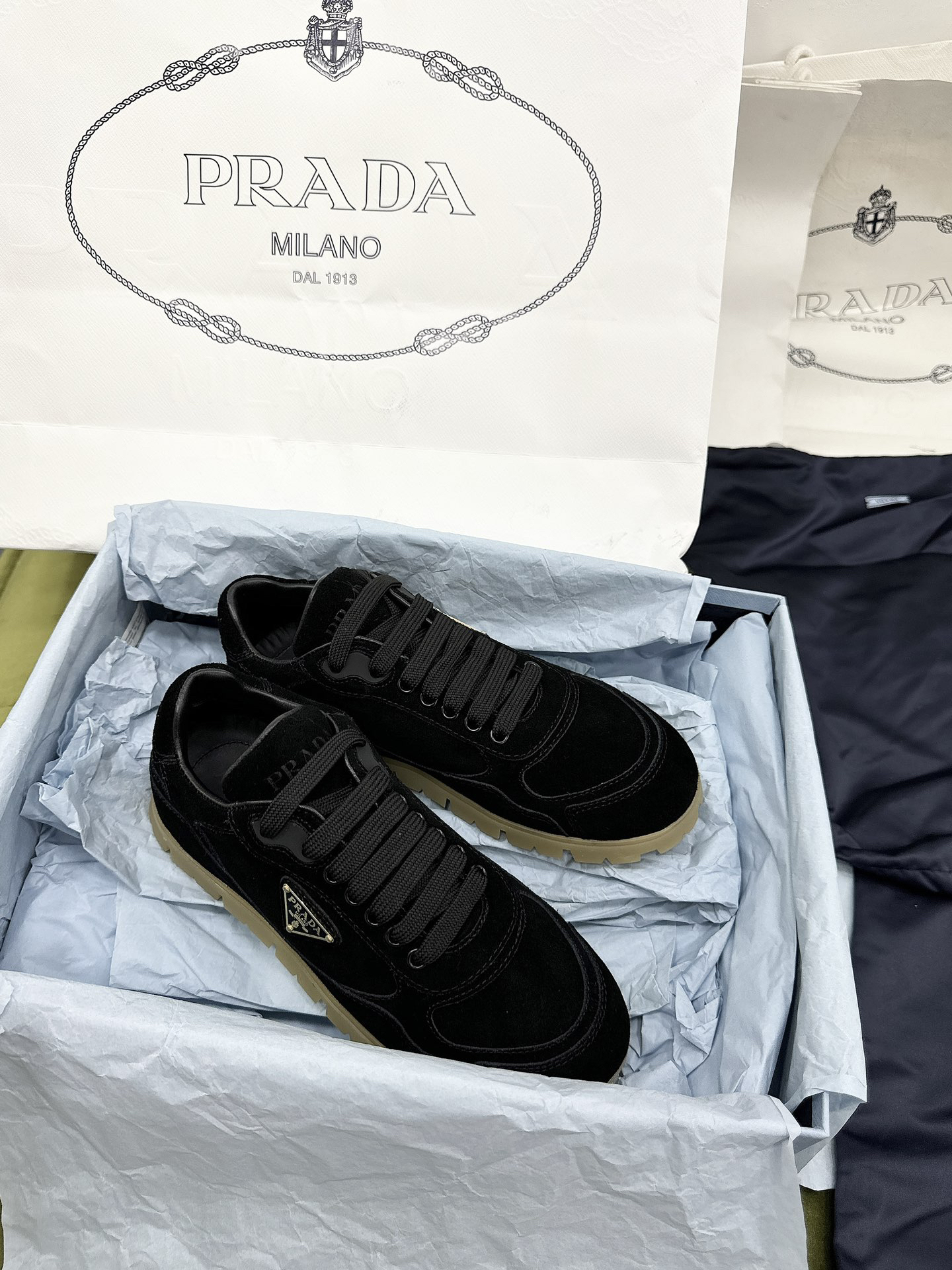 プラダ［Prada］ America's Cup キャンバススニーカー（ユニセックス）