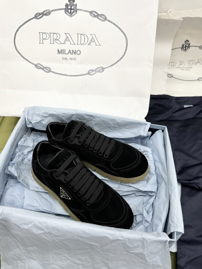 プラダ［Prada］ America's Cup キャンバススニーカー（ユニセックス）