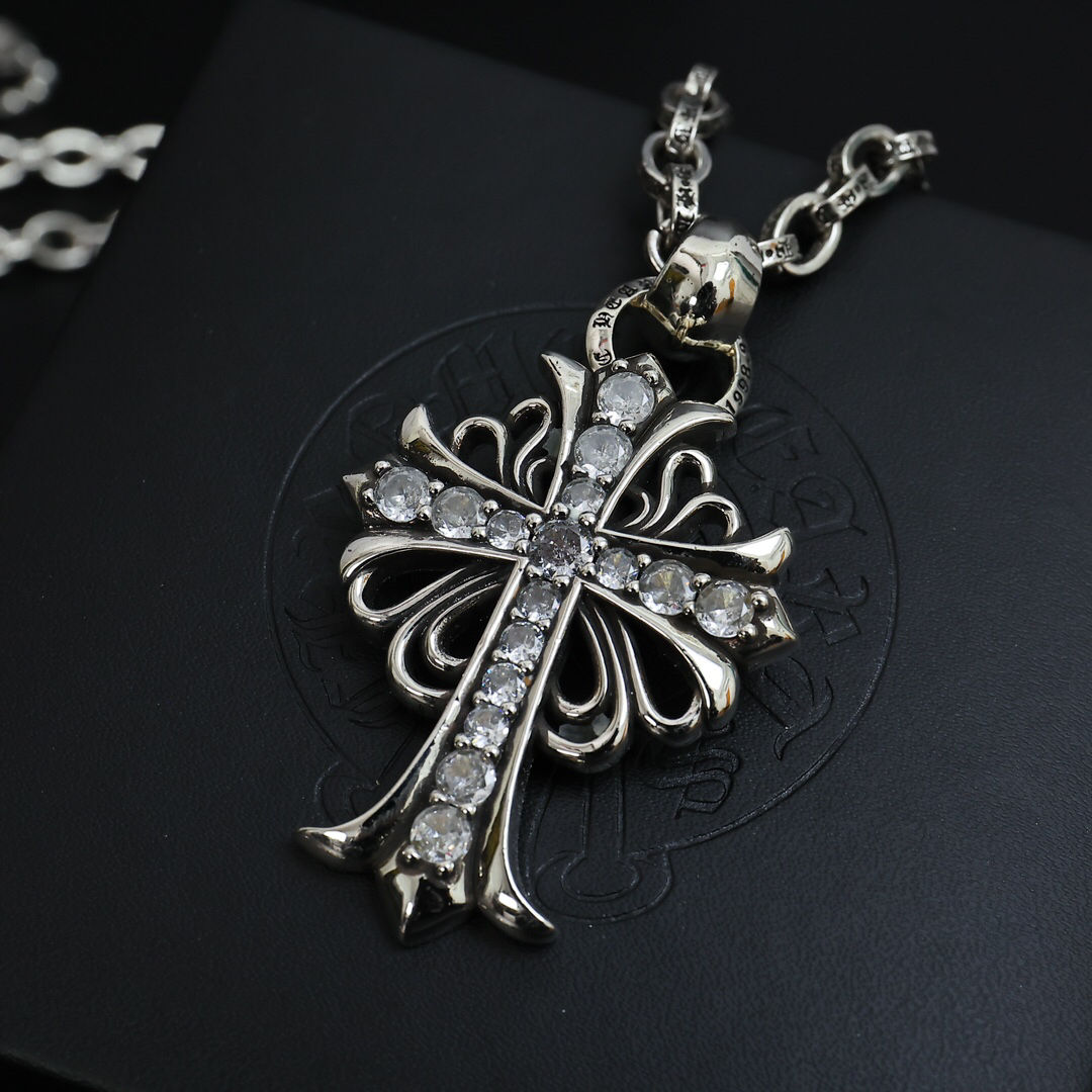 クロムハーツ「Chrome Hearts」のクラシックネックレス - 日常に上品なアクセントを添えるユニセックスモデル