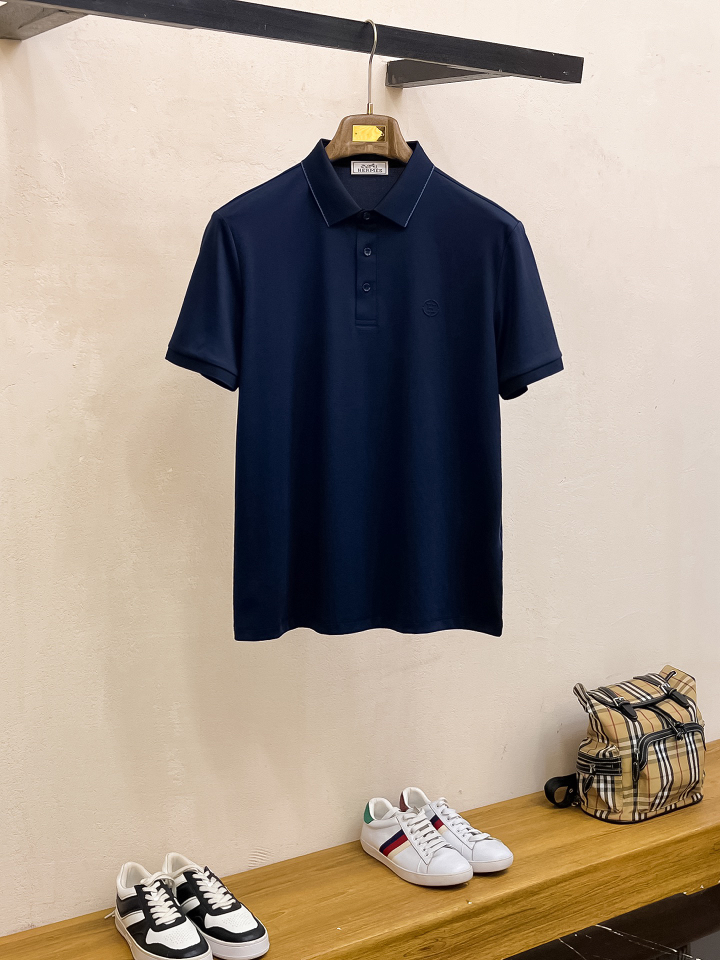 エルメス「Hermès」2025 サマーコレクション メンズ ロゴ入りポロシャツ