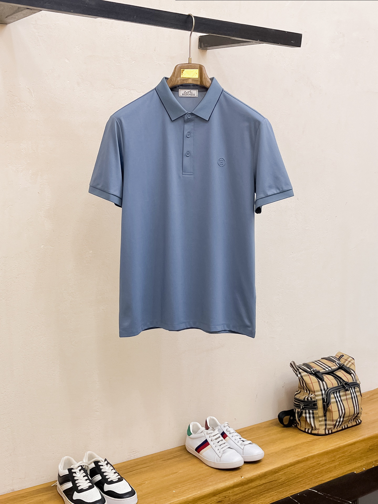 エルメス「Hermès」2025 サマーコレクション メンズ ロゴ入りポロシャツ