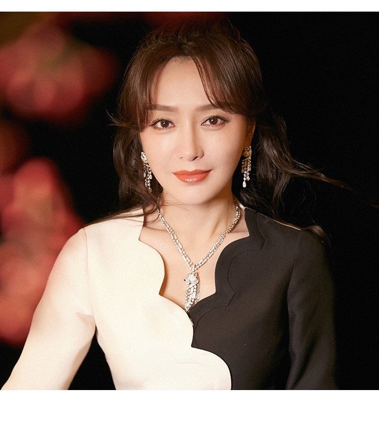 カルティエ「Cartier」ソレイユ パンテール フリンジ エメラルド ピアス