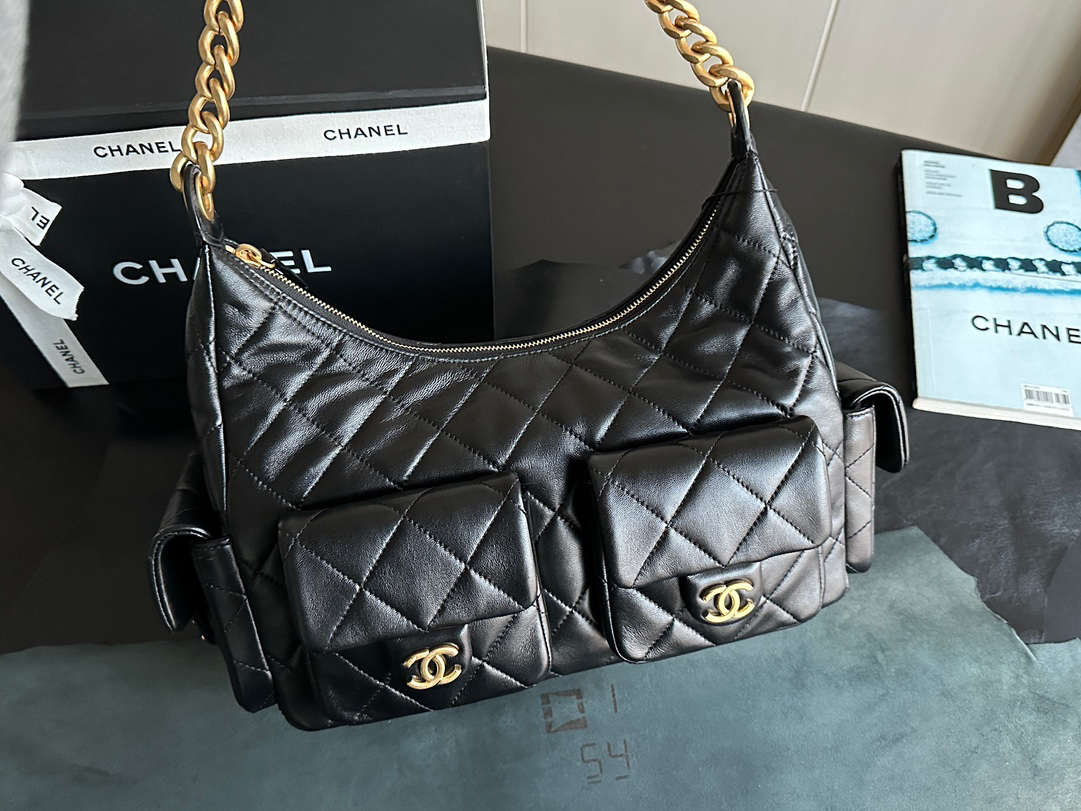 シャネル「Chanel」25C マルチポケット ヒッピーホボ ラージ