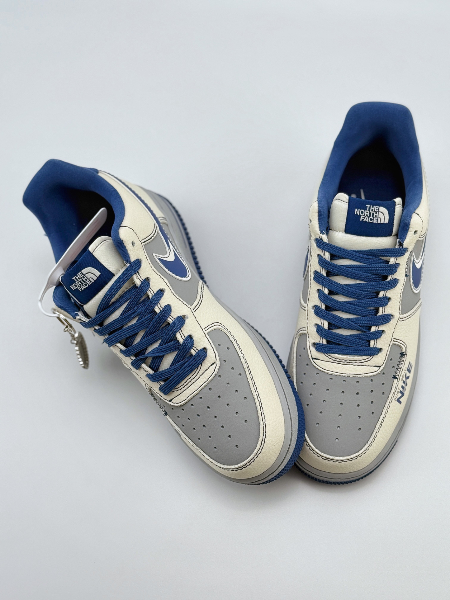 「コラボモデル」The North Face x Nikeスニーカー