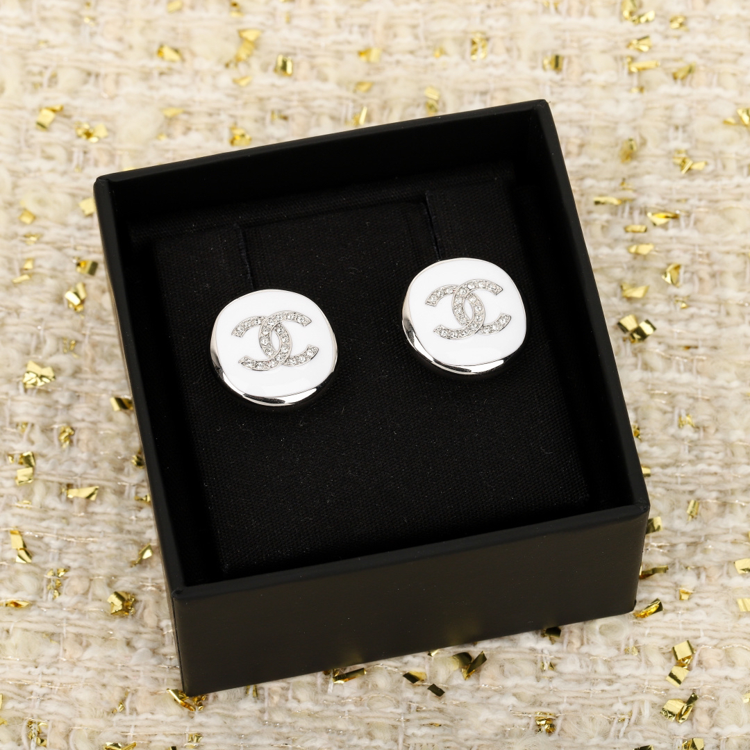 シャネル「Chanel」ラウンドエナメルCC ピアス