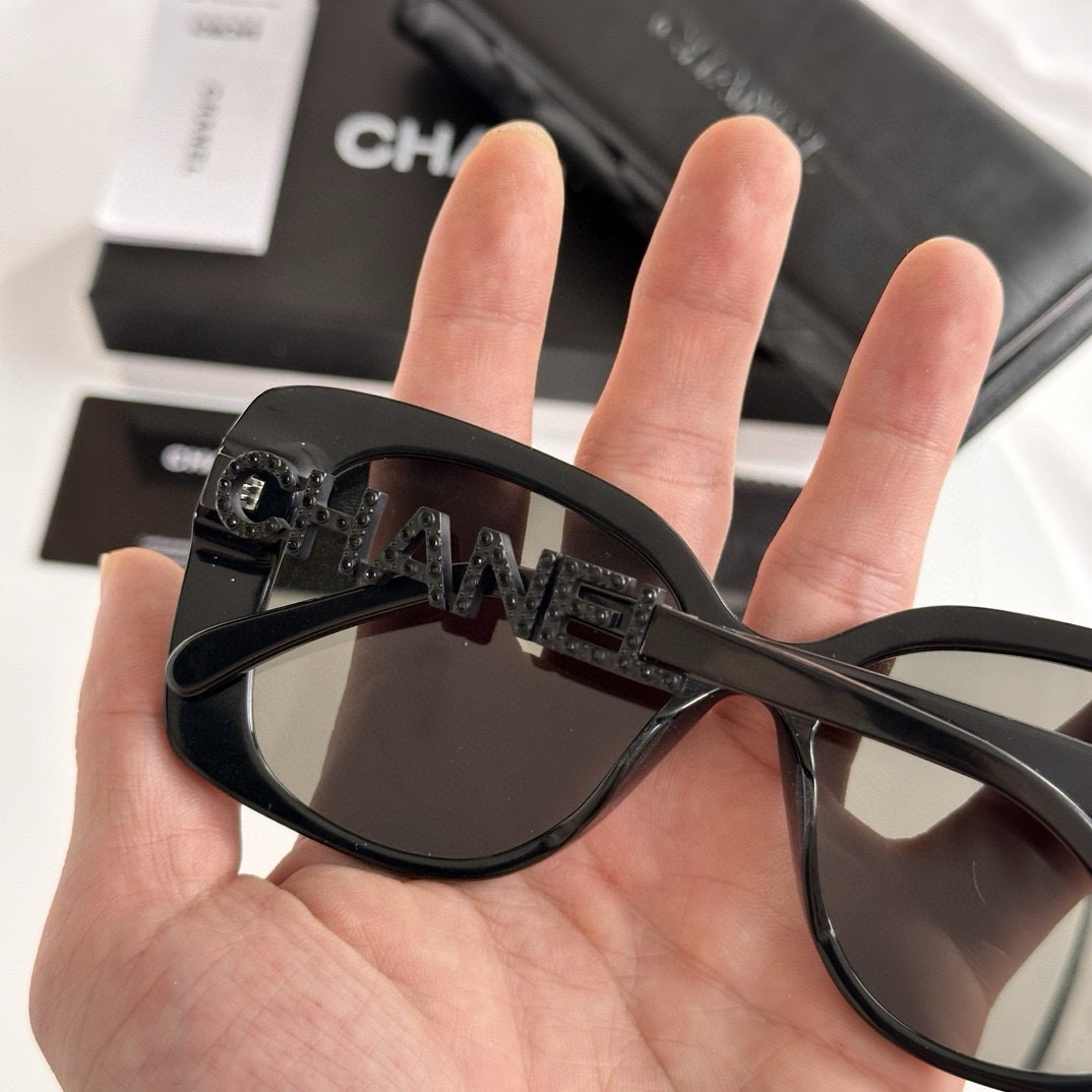 シャネル「Chanel」ブラック アイコン サングラス CH5422