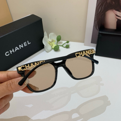 シャネル「Chanel」クルーズコレクション レトロ サングラス