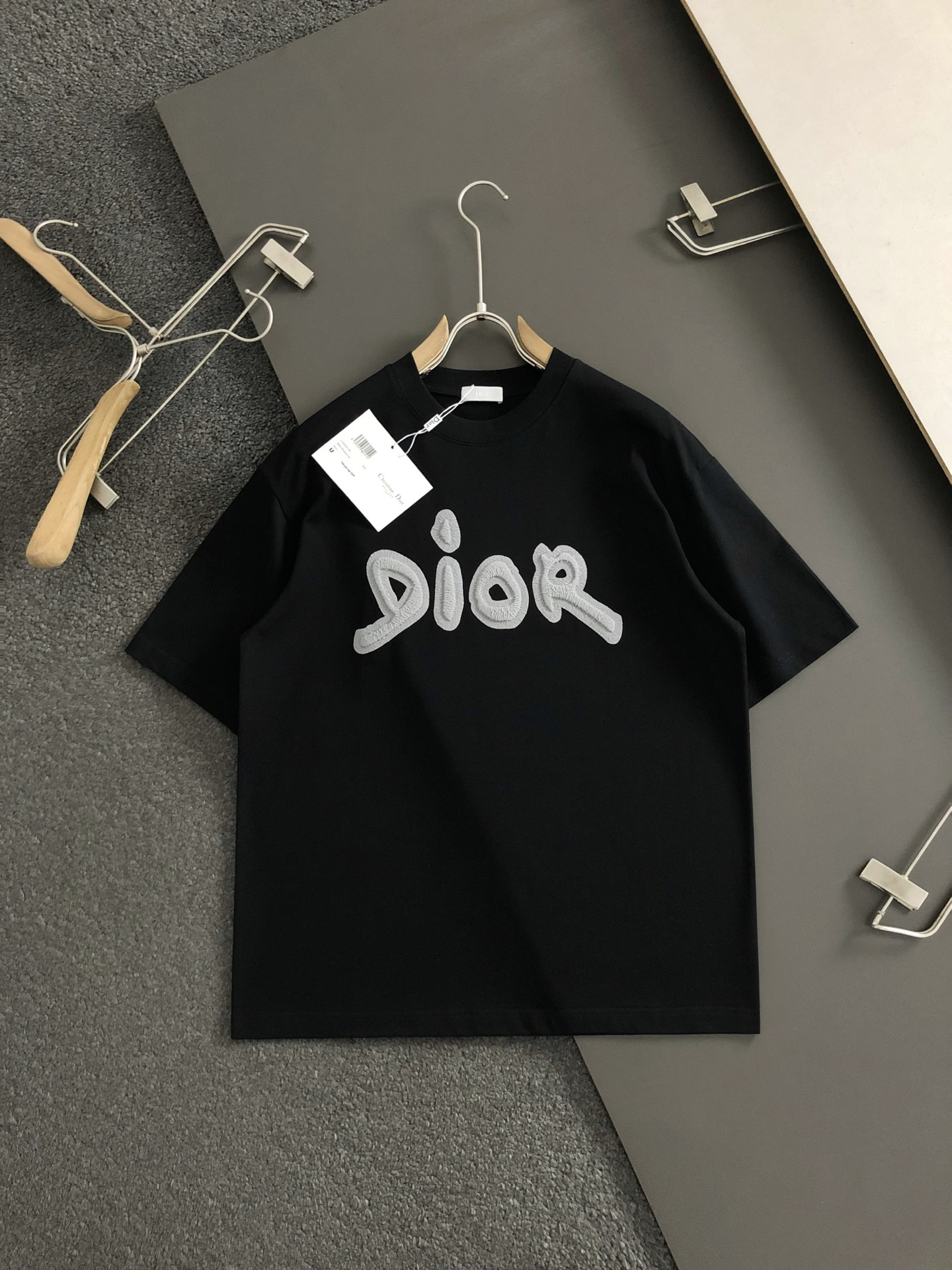 ディオール「Dior」25SS プレミアム エンブロイダリー ロゴTシャツ