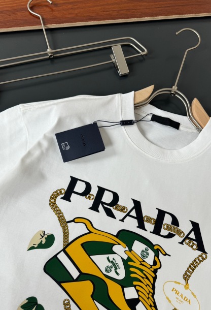 プラダ「Prada」2025SS クラシックロゴ クルーネックTシャツ