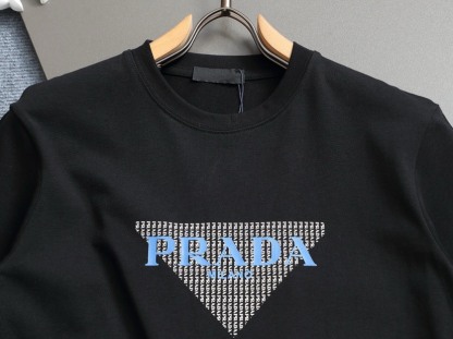 プラダ「Prada」2025SS メンズ クラシックロゴ クルーネックTシャツ