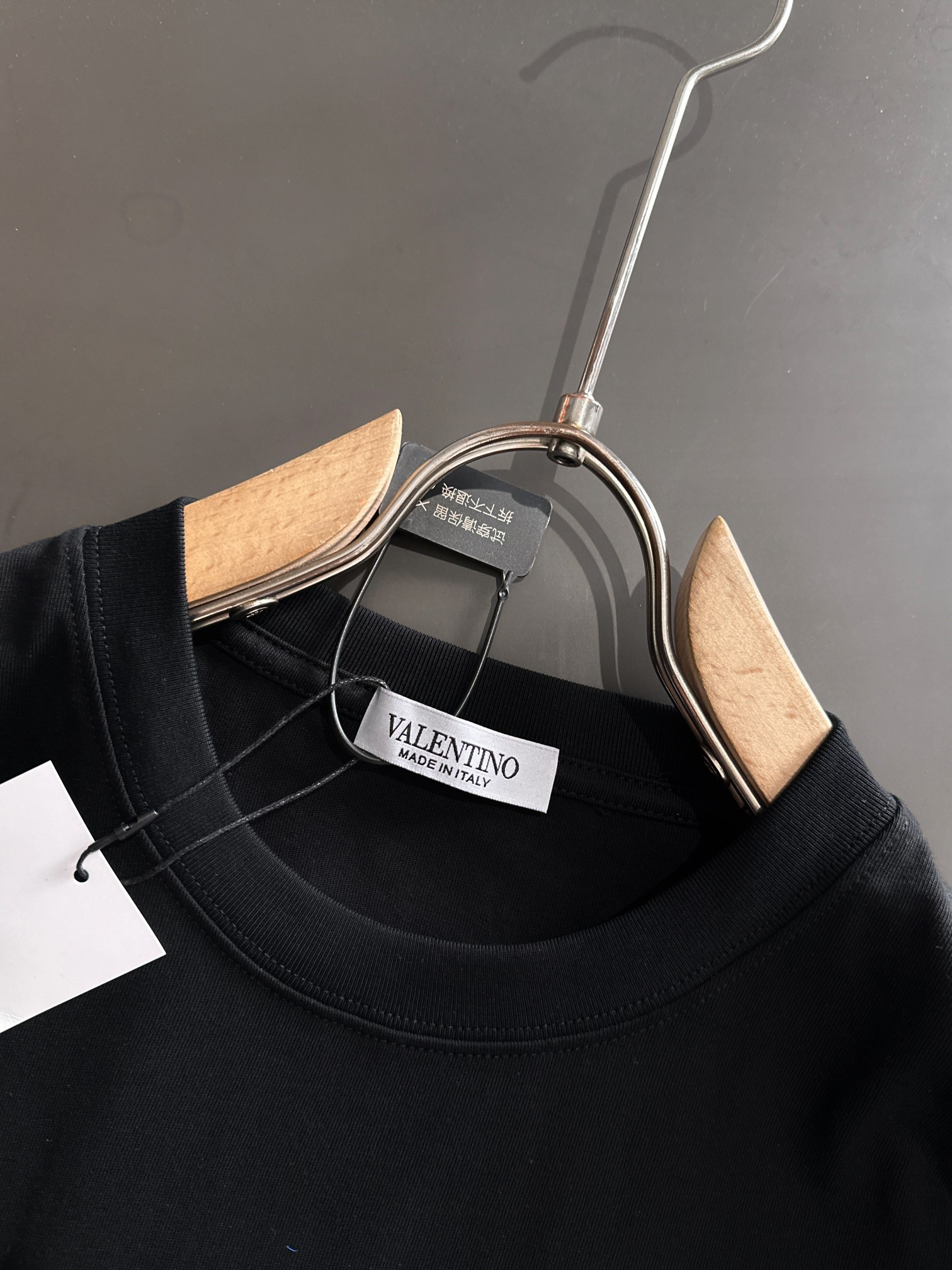 ヴァレンティノ「Valentino」 2025 春の新作半袖