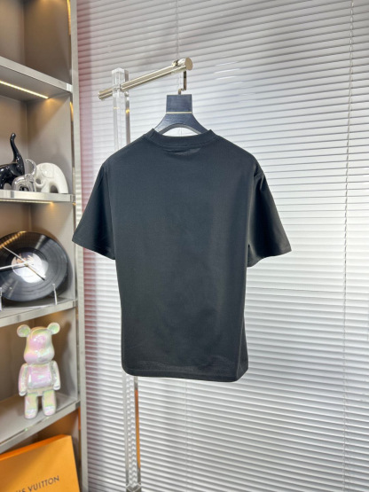 サンローラン「Saint Laurent」SS25 プレコレクション クルーネックTシャツ