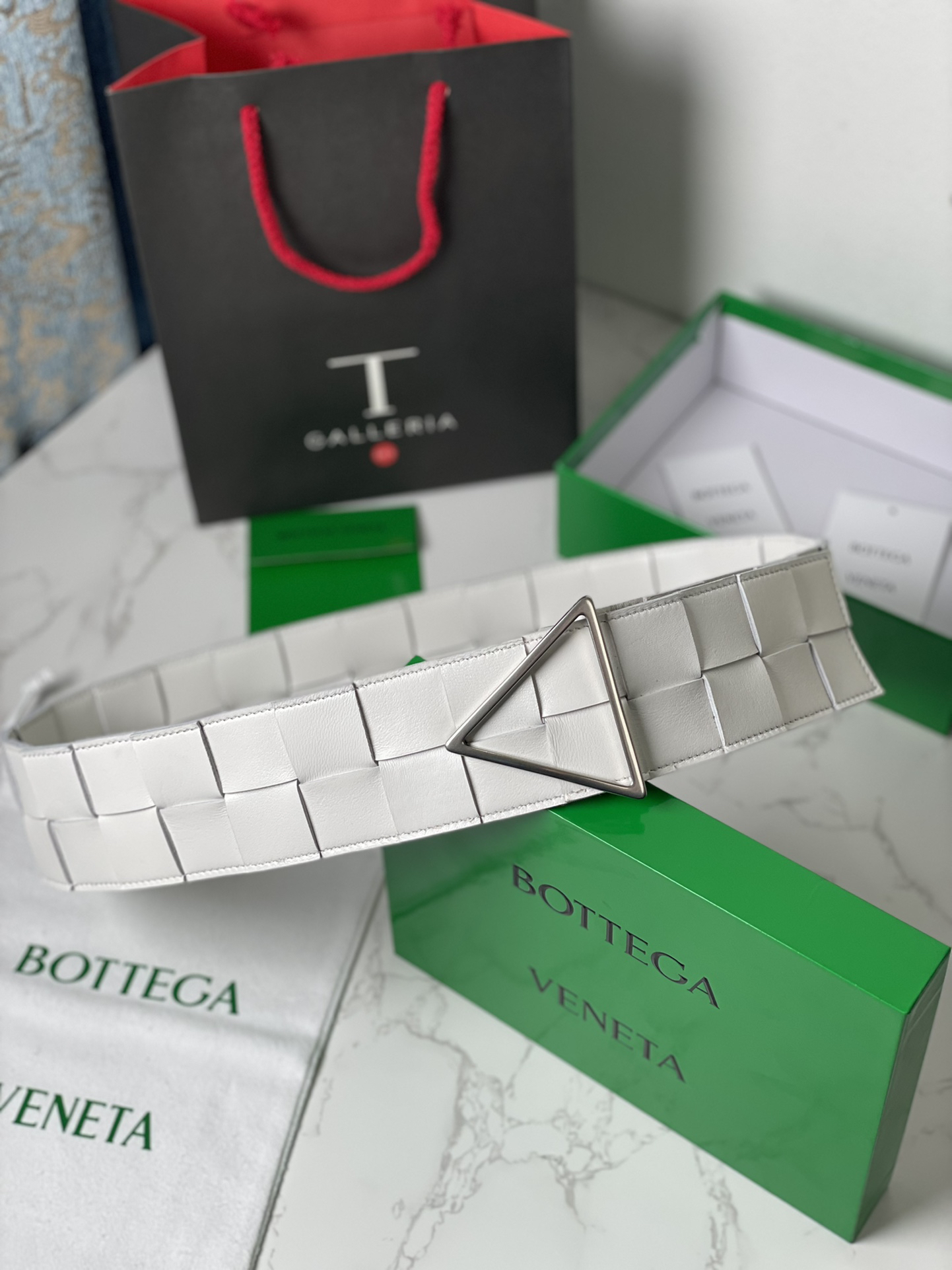 ボッテガ ヴェネタ「Bottega Veneta」レディース ラージ イントレッチオ ベルト100CM