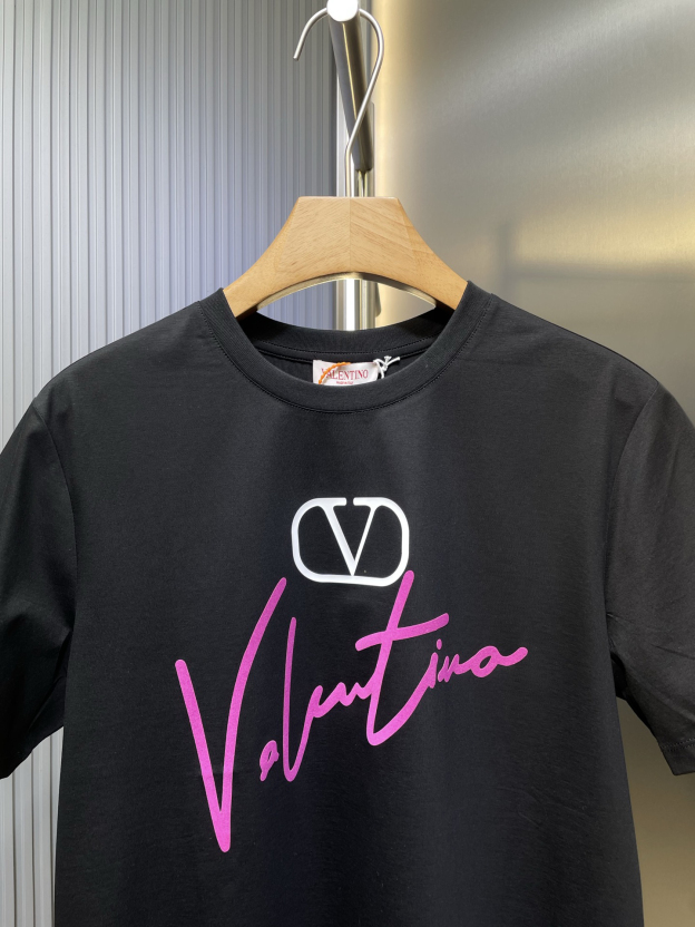 ヴァレンティノ「Valentino」25SS サマーコレクション 3D フロッキー ラウンドネックTシャツ