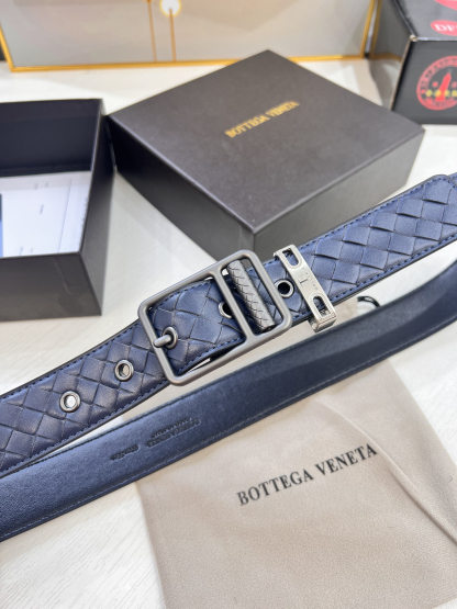 ボッテガ ヴェネタ「Bottega Veneta」イントレッチオ レザー ベルト100CM