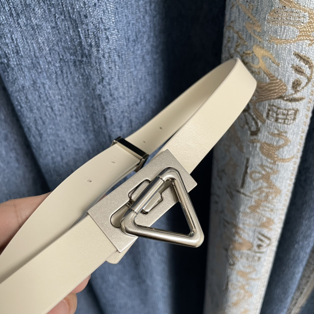 ボッテガ ヴェネタ「Bottega Veneta」トライアングルバックルベルト レディース 新作100CM