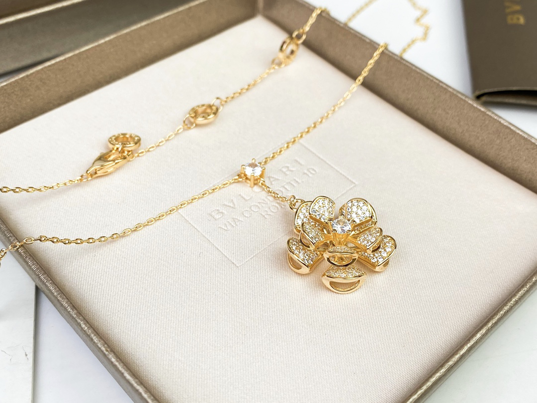 ブルガリ「Bvlgari」 DIVAS’ DREAM 回転式フルダイヤモンドフラワーネックレス41-43cm