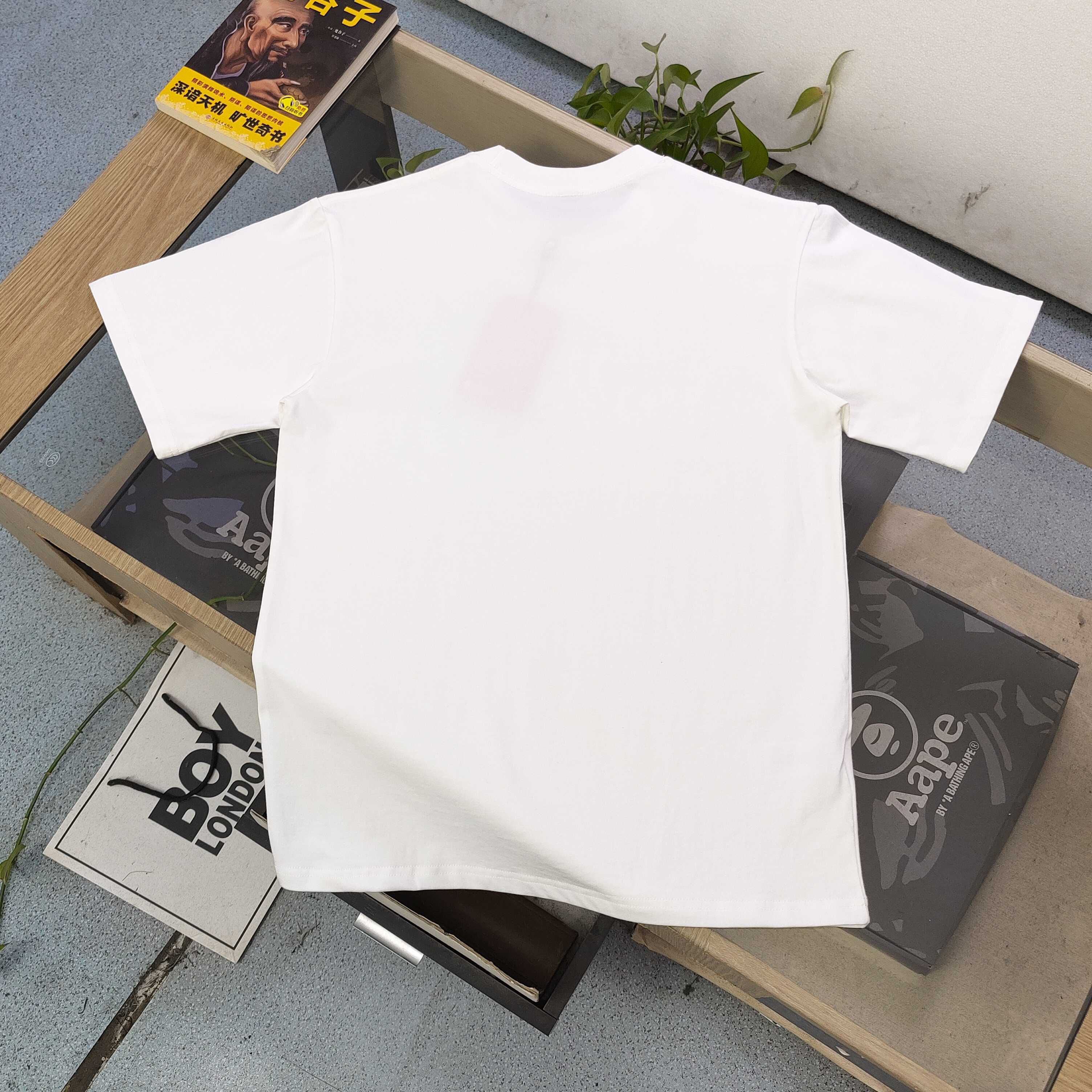 ザ・ノースフェイス The North Face グラフィティロゴ カップルTシャツ-ISETAN PRESTIGE CURATED