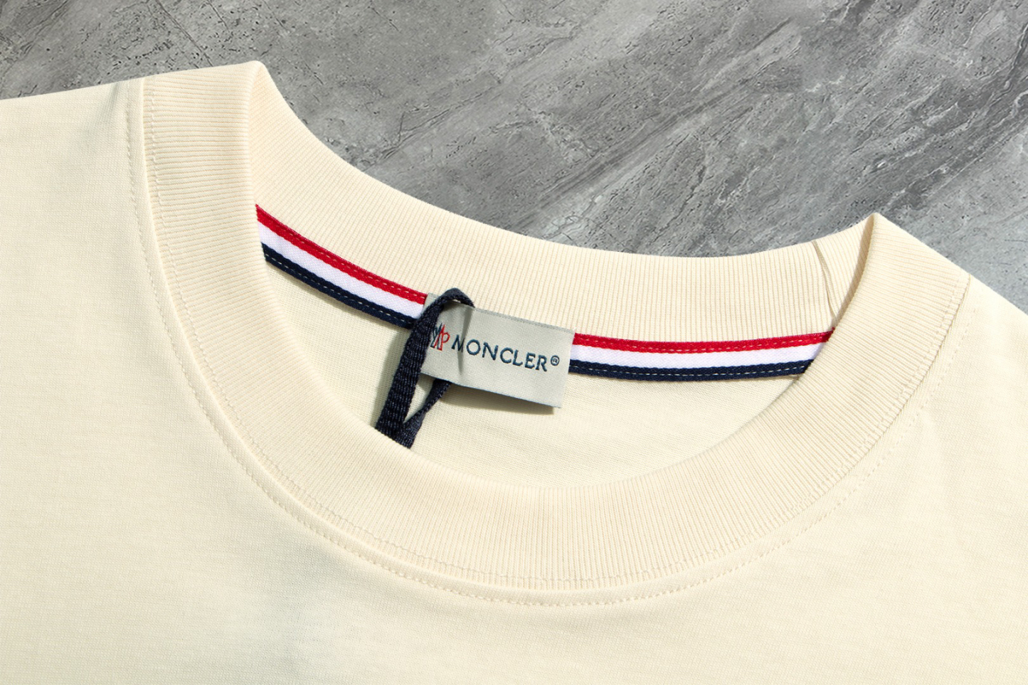 【ワンフォーワン】モンクレール「Moncler」ロゴエンブロイダリー クルーネックTシャツ【在庫僅少】