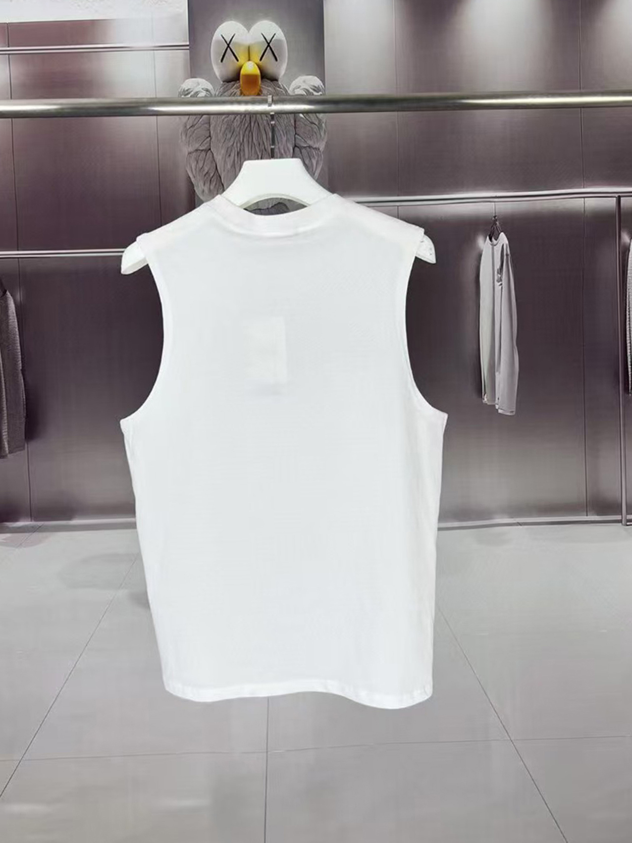 フェンディ「Fendi」2025 SUMMER DEMON EYES MONSTER ロゴプリント ノースリーブTシャツ