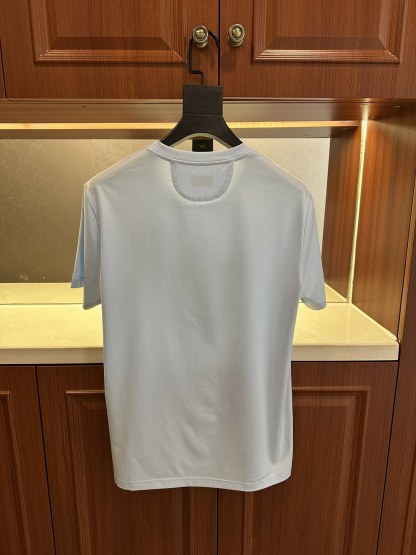 フェンディ「Fendi」2025 SS コレクション シンクロ新作 ラウンドネックTシャツ