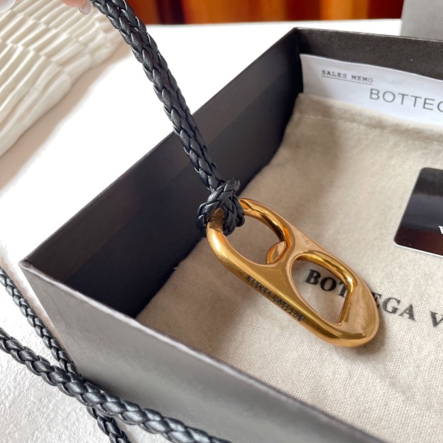 ボッテガ ヴェネタ「Bottega Veneta」プルリング バックル ベルト100CM