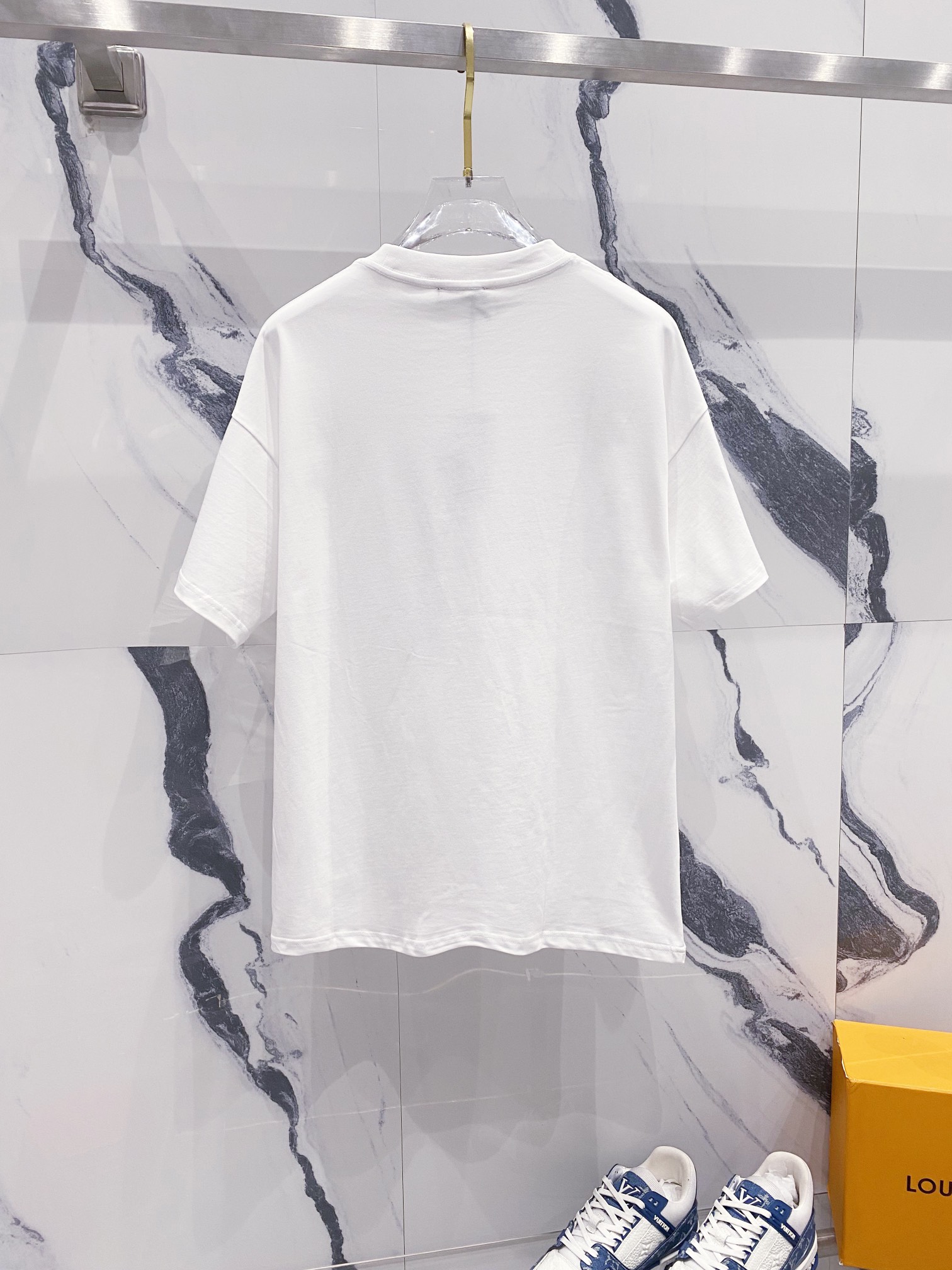 ヴェルサーチ「Versace」クルーネックTシャツ クラシックロゴ＆フラワープリント